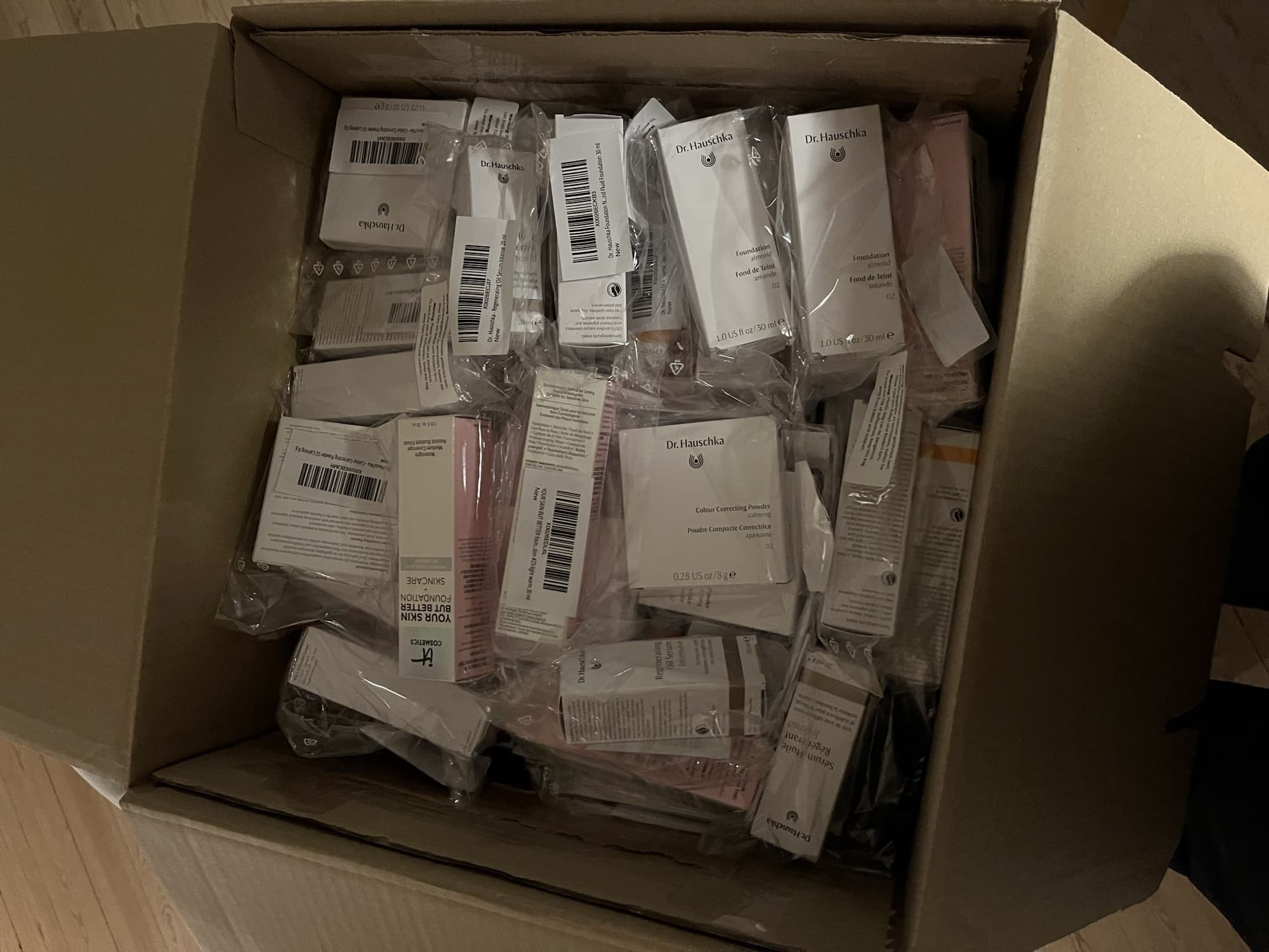 En af de første kasser pakket til Amazon